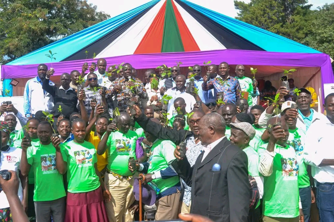 Cooperative CS Wycliffe Oparanya together with coffee farmers in Butula sub county after a sensitization forum on coffee farming. The CS urged the residents to embrace farming due to its high return.